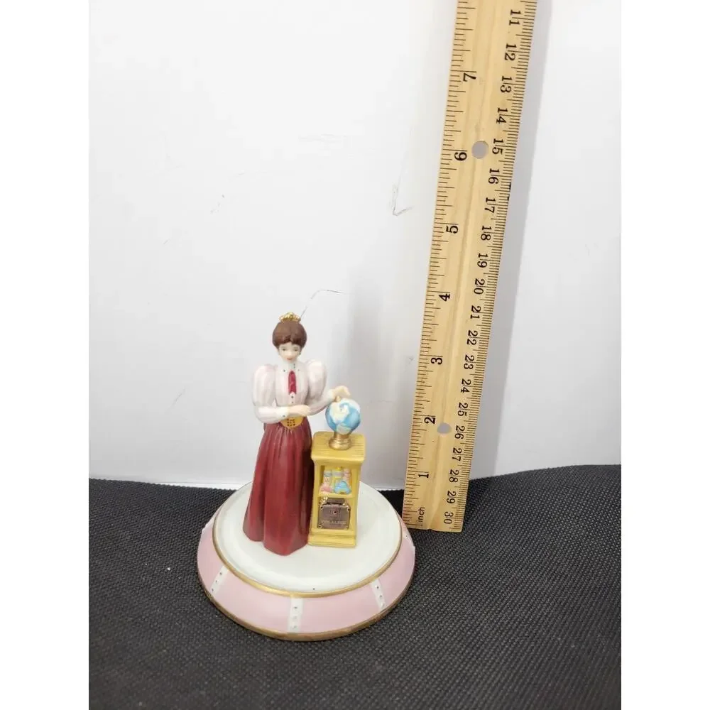 Vintage Avon Mrs PFE Albee Miniature Figurines Lot of 3 /Display Domes